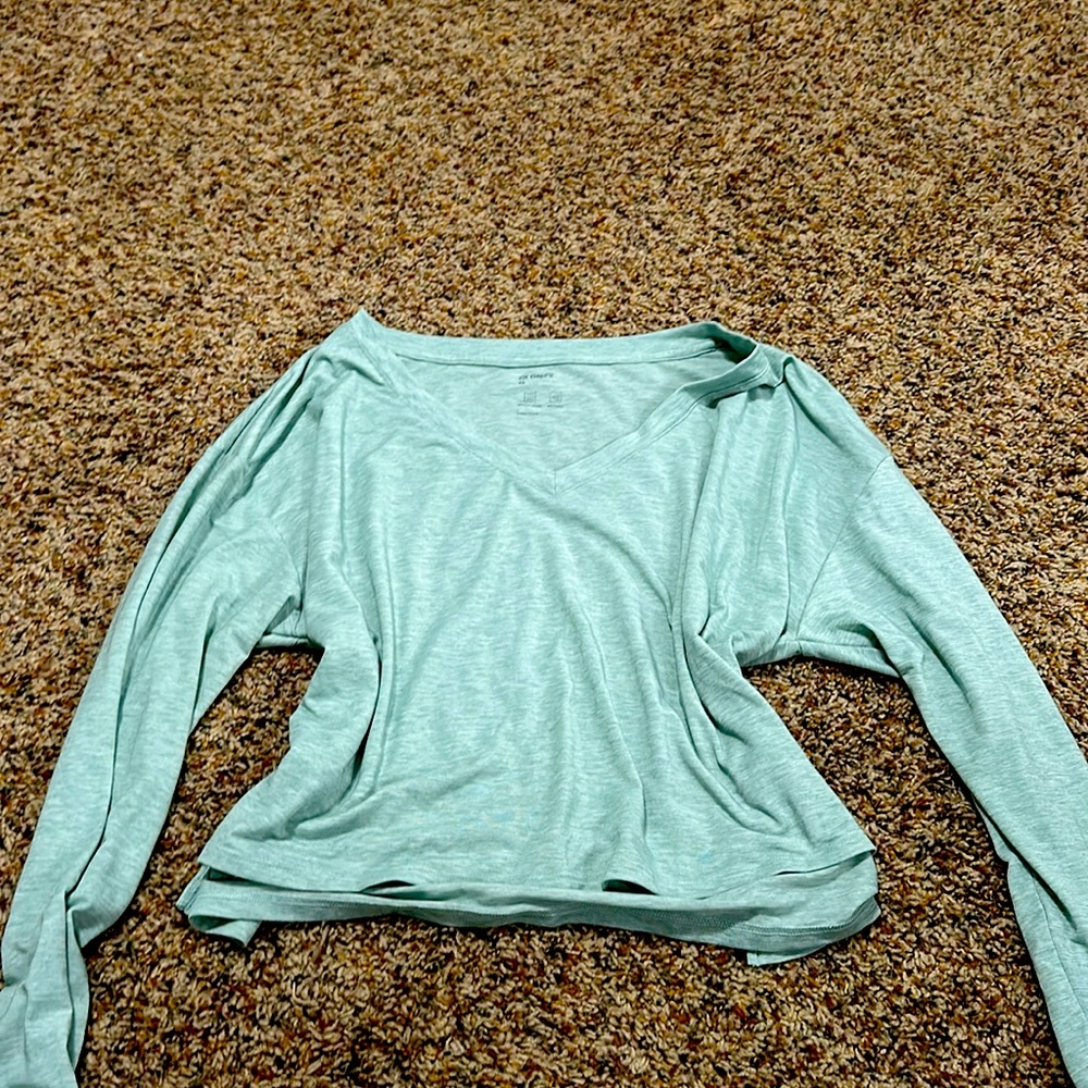 semi cropped workout long sleeve